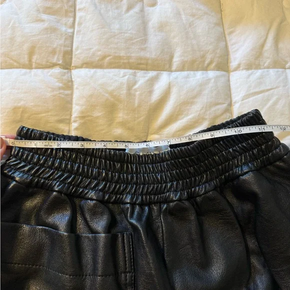 Stella McCartney vegan leather shorts. - Picture 3 of 5